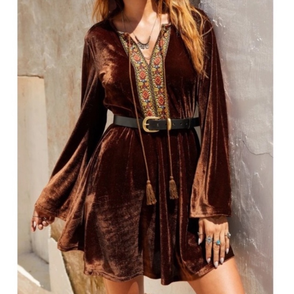 Bohemian burgundy velvet floral embroidered mini dress - Picture 10 of 14